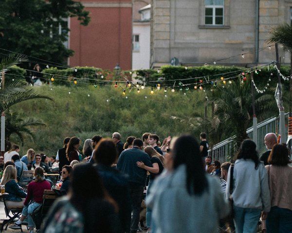 Quelles stratégies les entreprises adoptent-elles face aux crises économiques mondiales ?